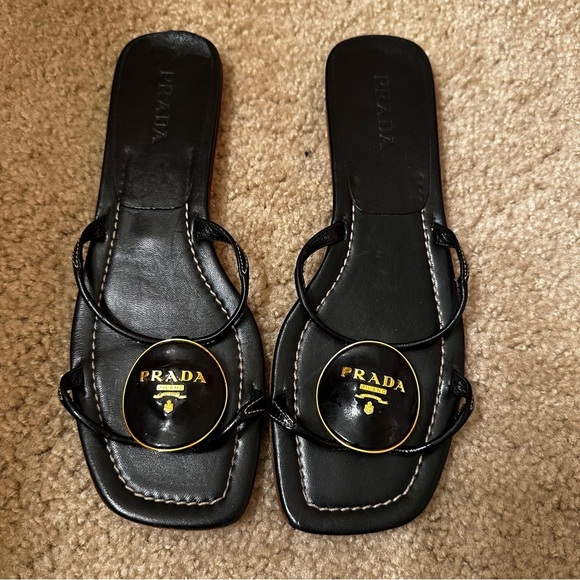 Authentic Prada Logo Plaque Leather Flip Flop Sandals size 10 - Picture 2 of 6